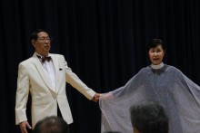 米田ご夫妻の歌とダンス。